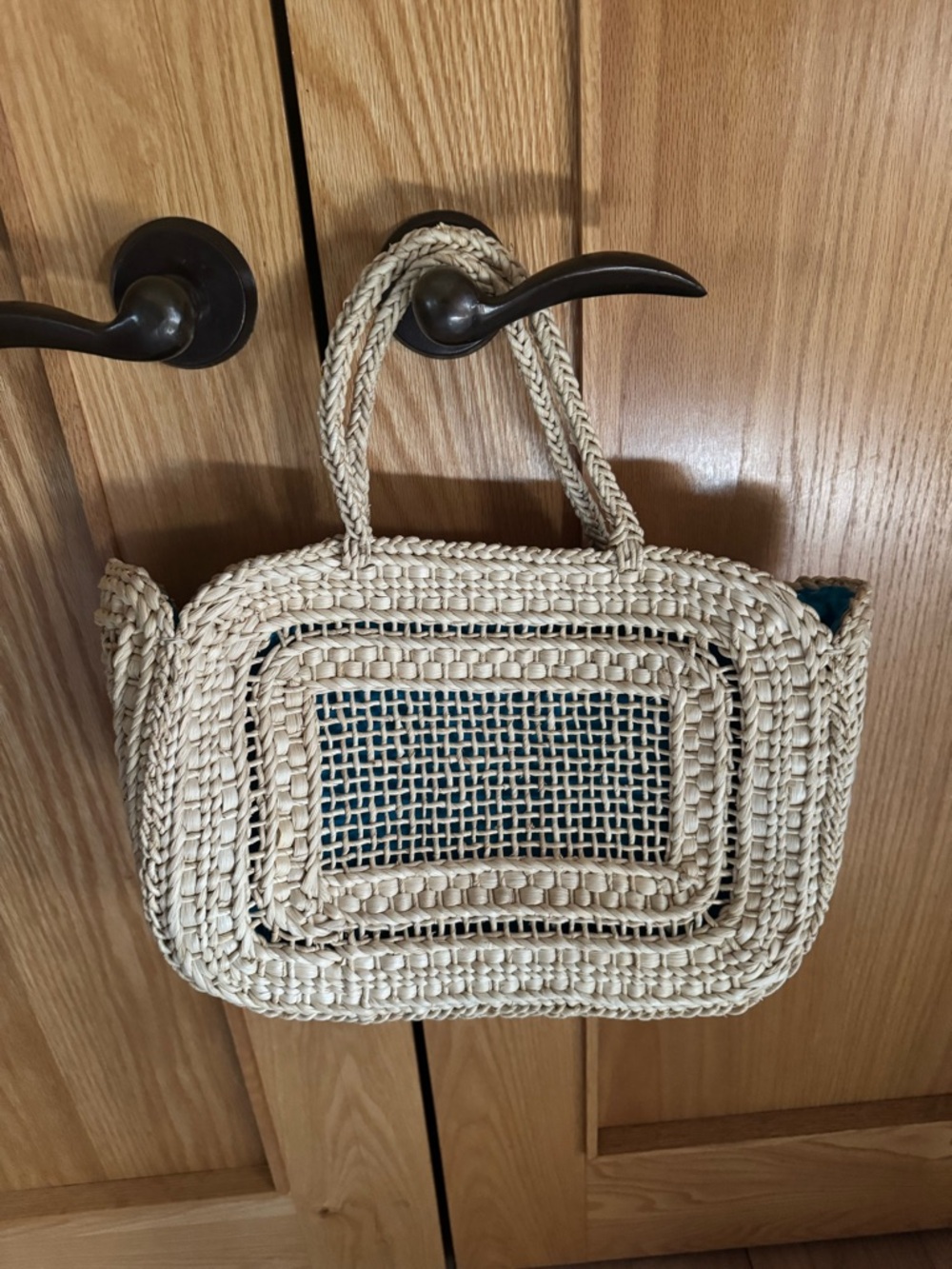 Perfect summer bag! Brand. Ew never used! Lined and bottom reinforced.